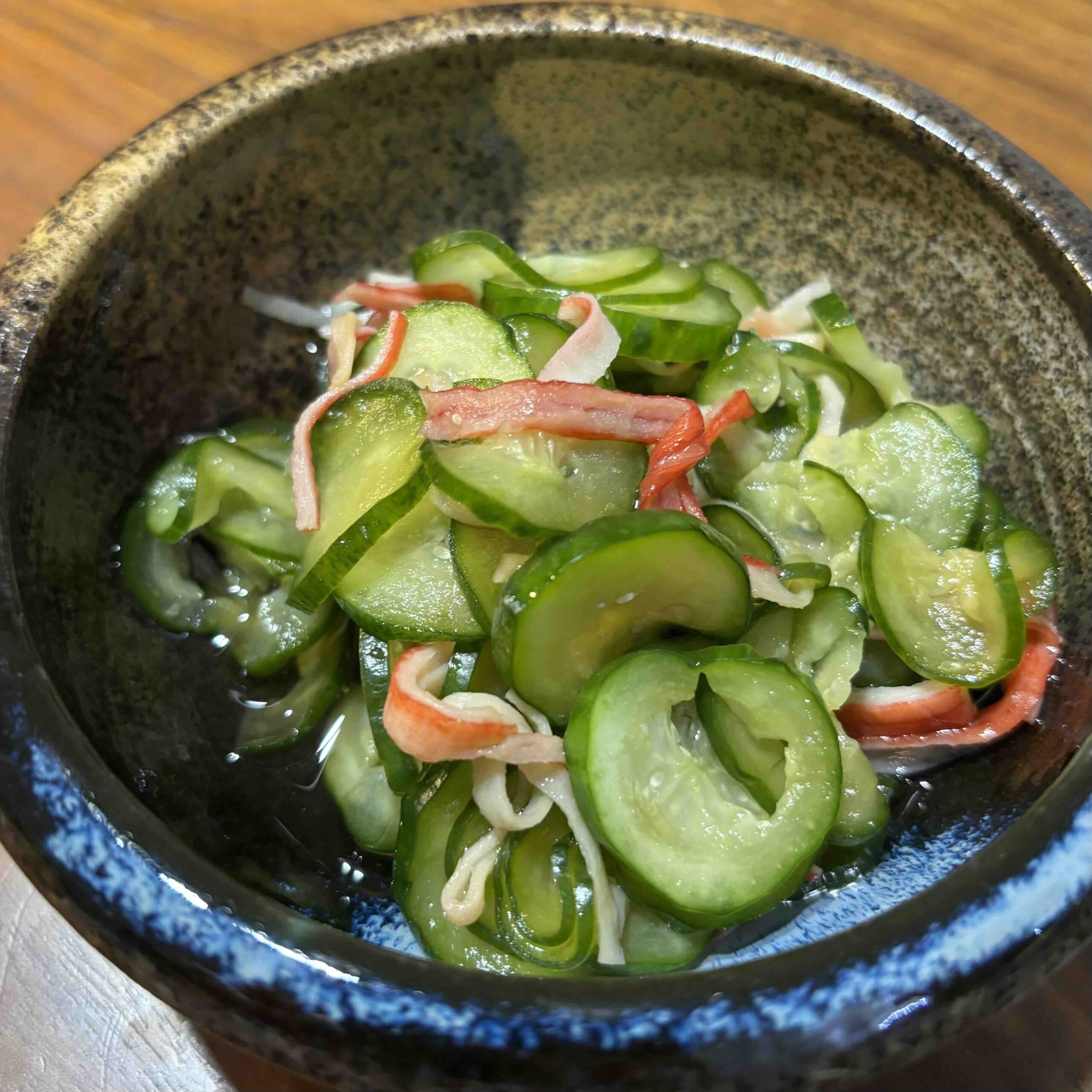 Receta de Ensalada de pepino y kani kama (palitos de cangrejo)