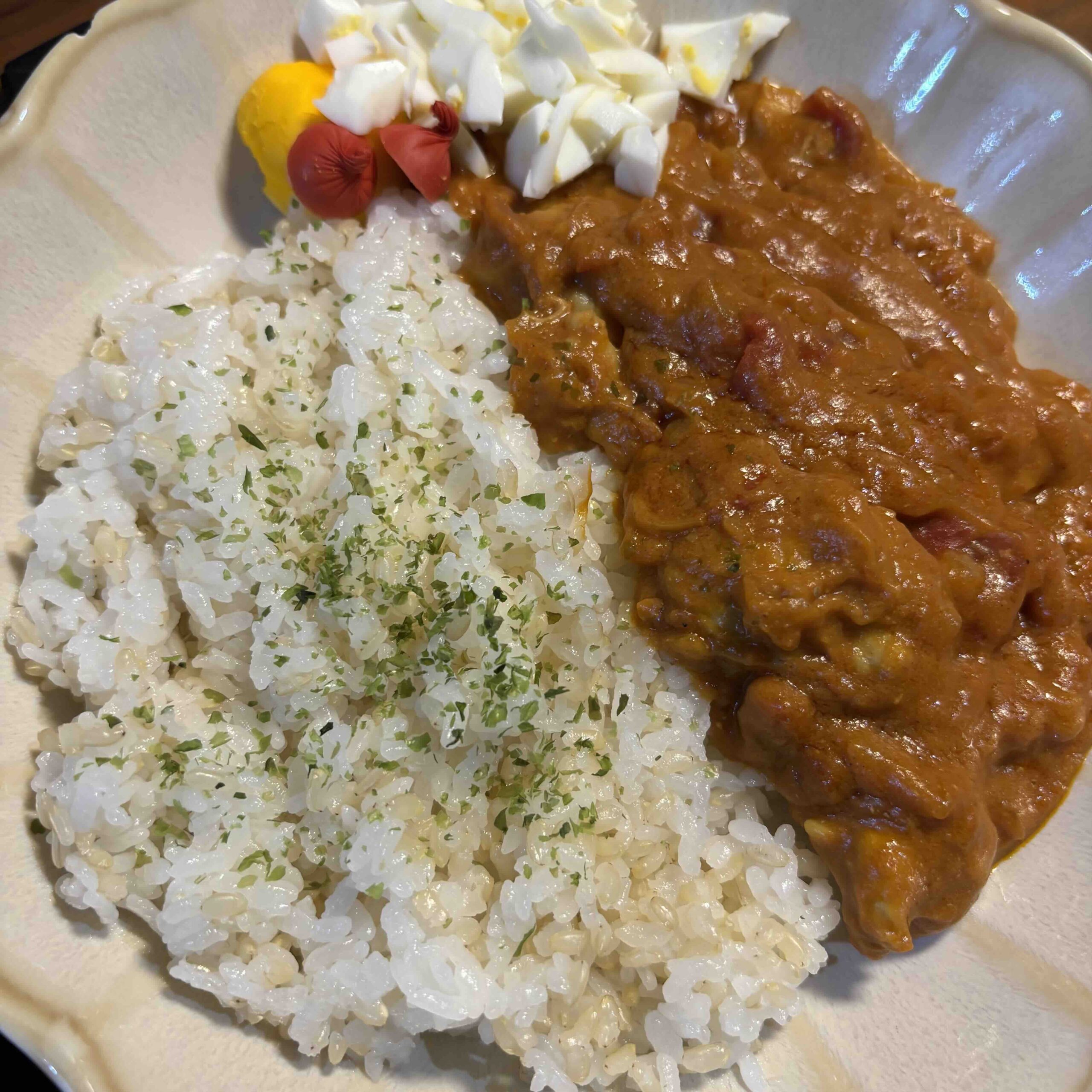 Receta de pollo al curry con mantequilla (butter chicken curry) al estilo japonés